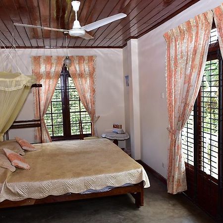 Lake Bungalow Hotel Kandy Exterior photo