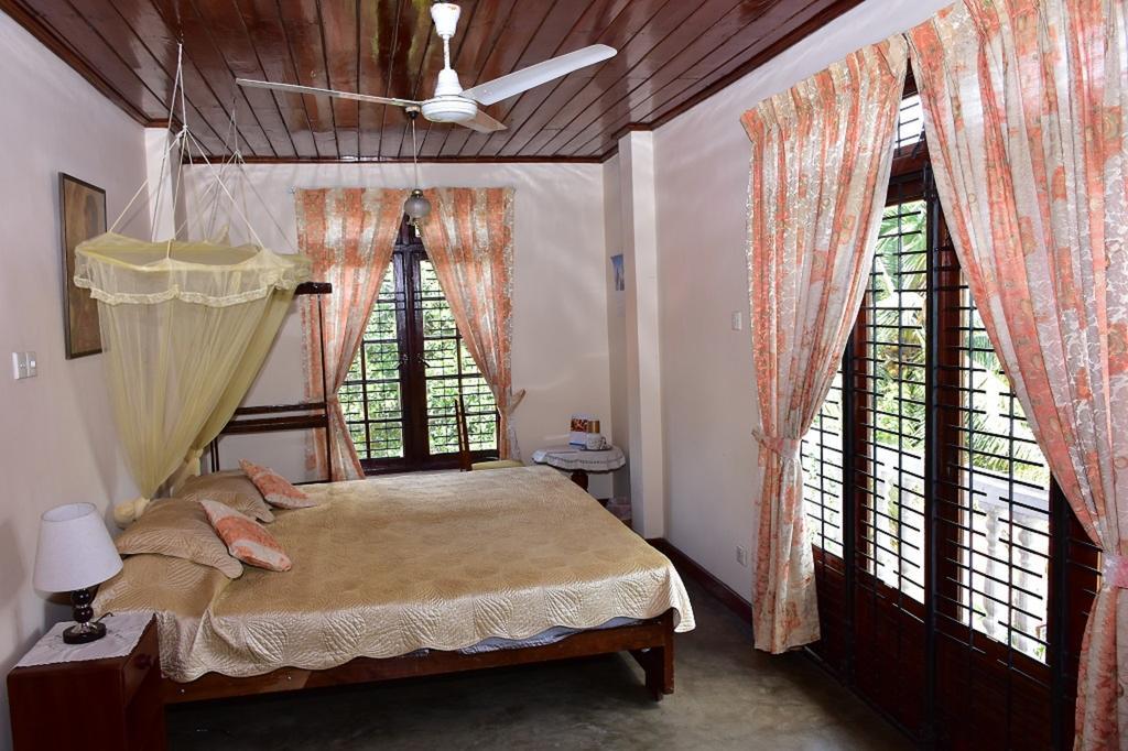 Lake Bungalow Hotel Kandy Exterior photo