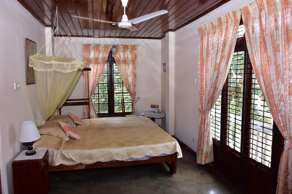 Lake Bungalow Hotel Kandy Exterior photo